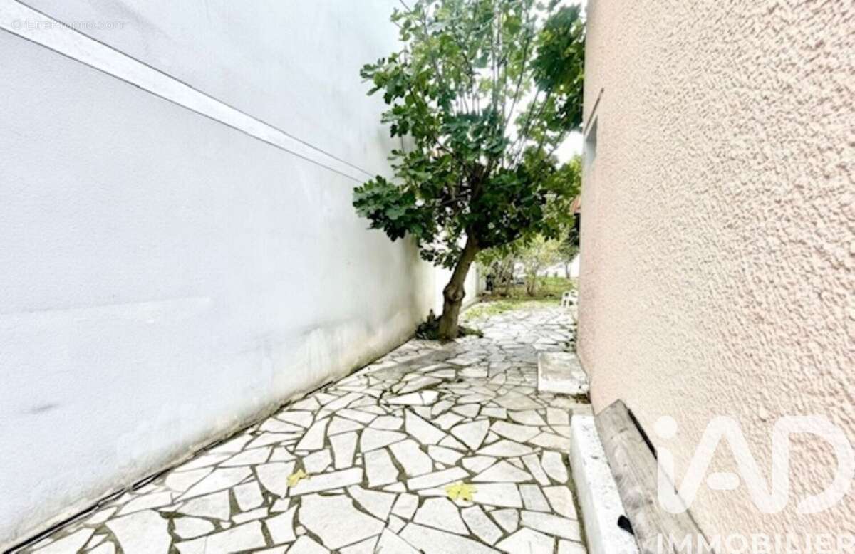 Maison 100 m² à Villeneuve-Le-Roi  - photo 3