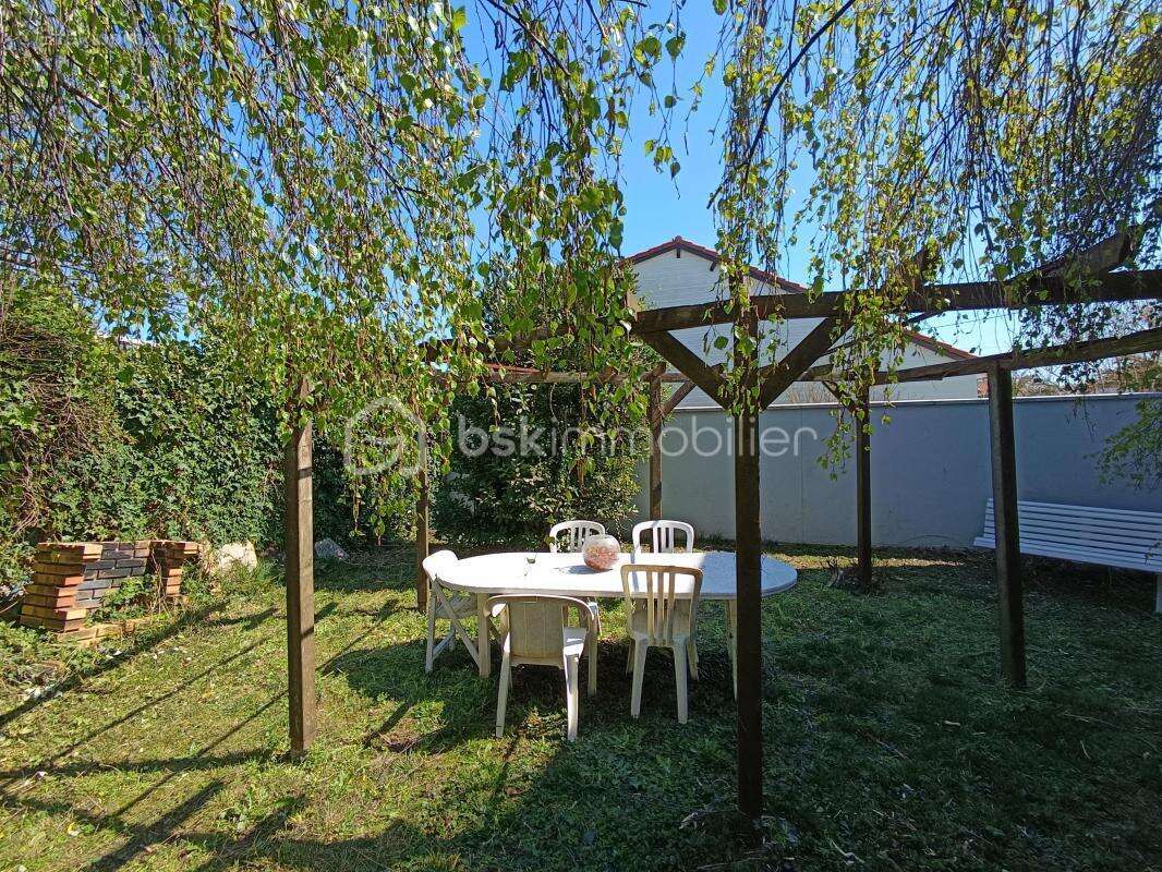 Secteur El Hogar - Maison de 107 m² avec jardin et garage, 4 chambres et fort potentiel - photo 2