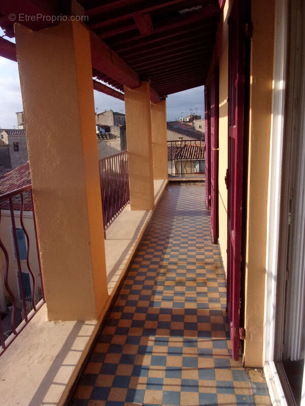 Appartement à SAINT-MITRE-LES-REMPARTS