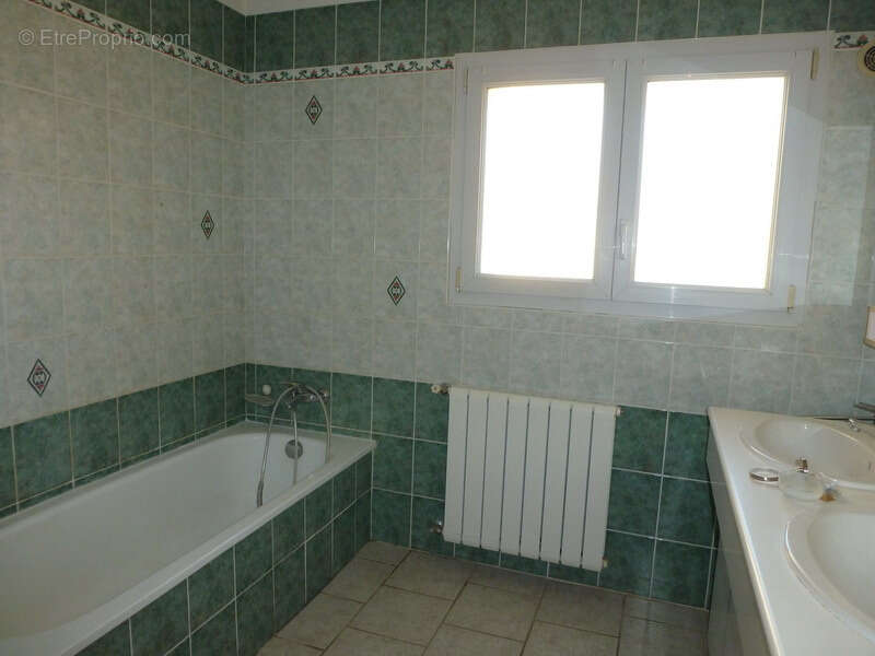 Maison à UCHAUX