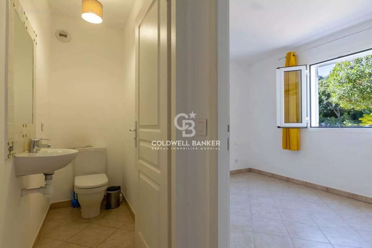 L'ile-rousse - Charmant T3 standing - vue mer imprenable - cave, parking & garage - photo 16