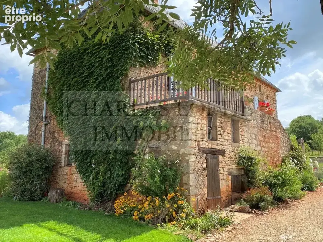 Superbe ensemble avec maison, gîte et piscine implanté au coeur de ses 12 hectares - photo 6