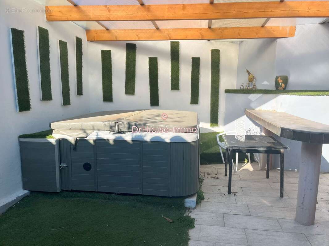 Autre à ESPONDEILHAN