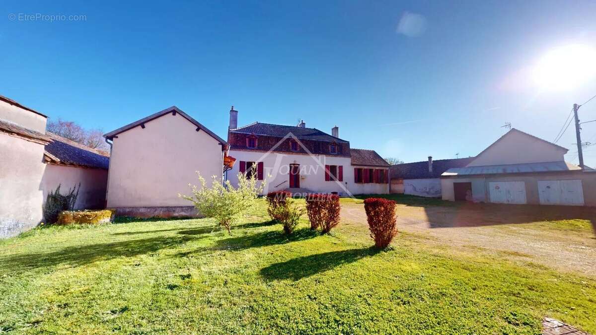 Maison à SALIGNY-SUR-ROUDON