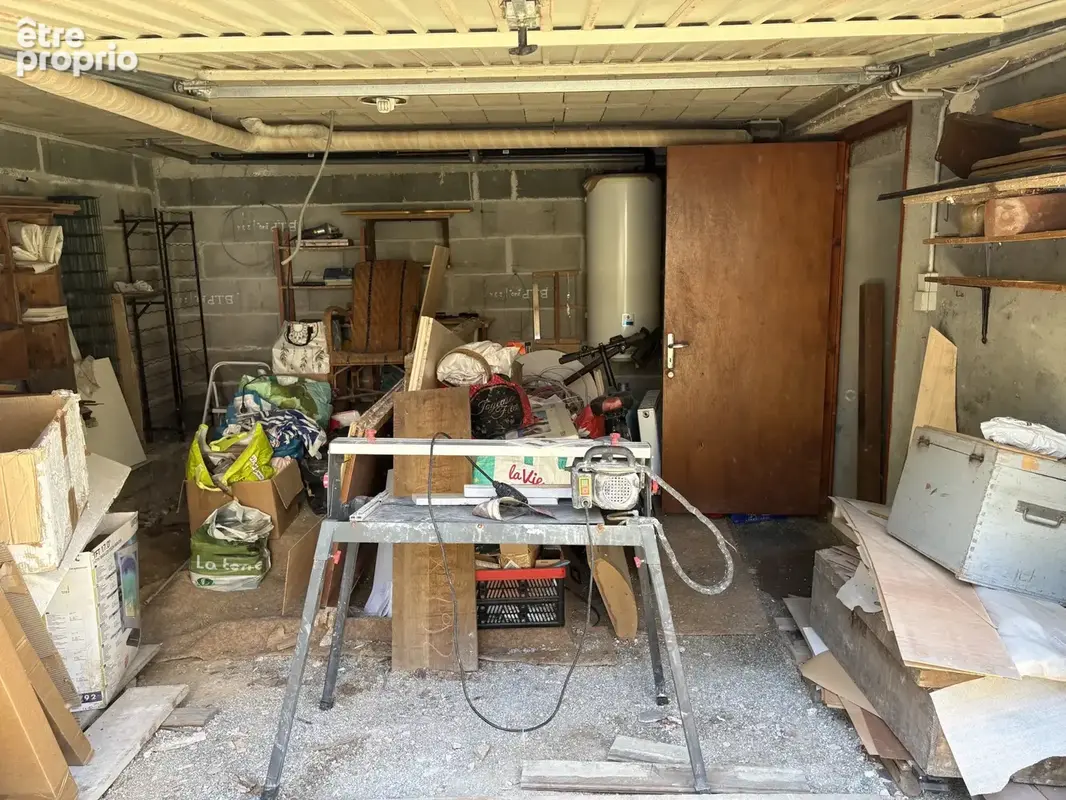 Saint-Yrieix-la-Perche : Maison de ville rénovée 2 pièces avec garage et jardin clos - photo 14