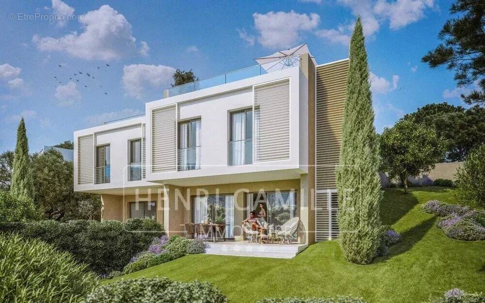 Maison à LA ROQUETTE-SUR-SIAGNE