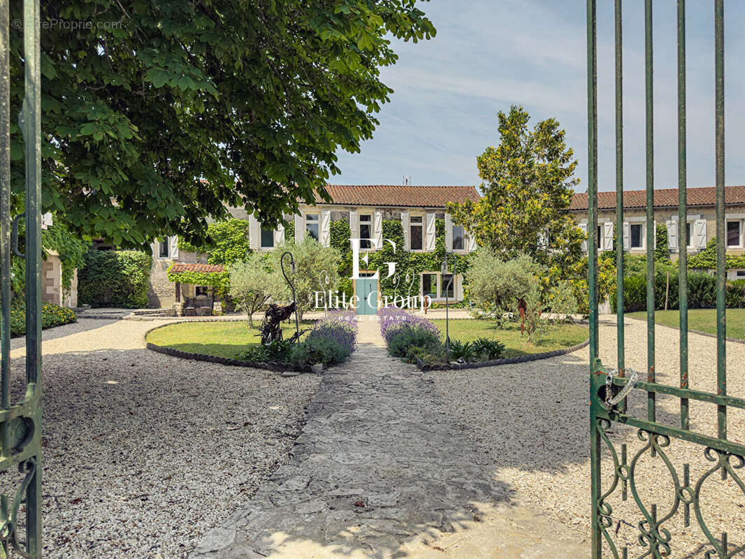A vendre demeure de prestige - 20 pièces - 980 m2 - photo 18