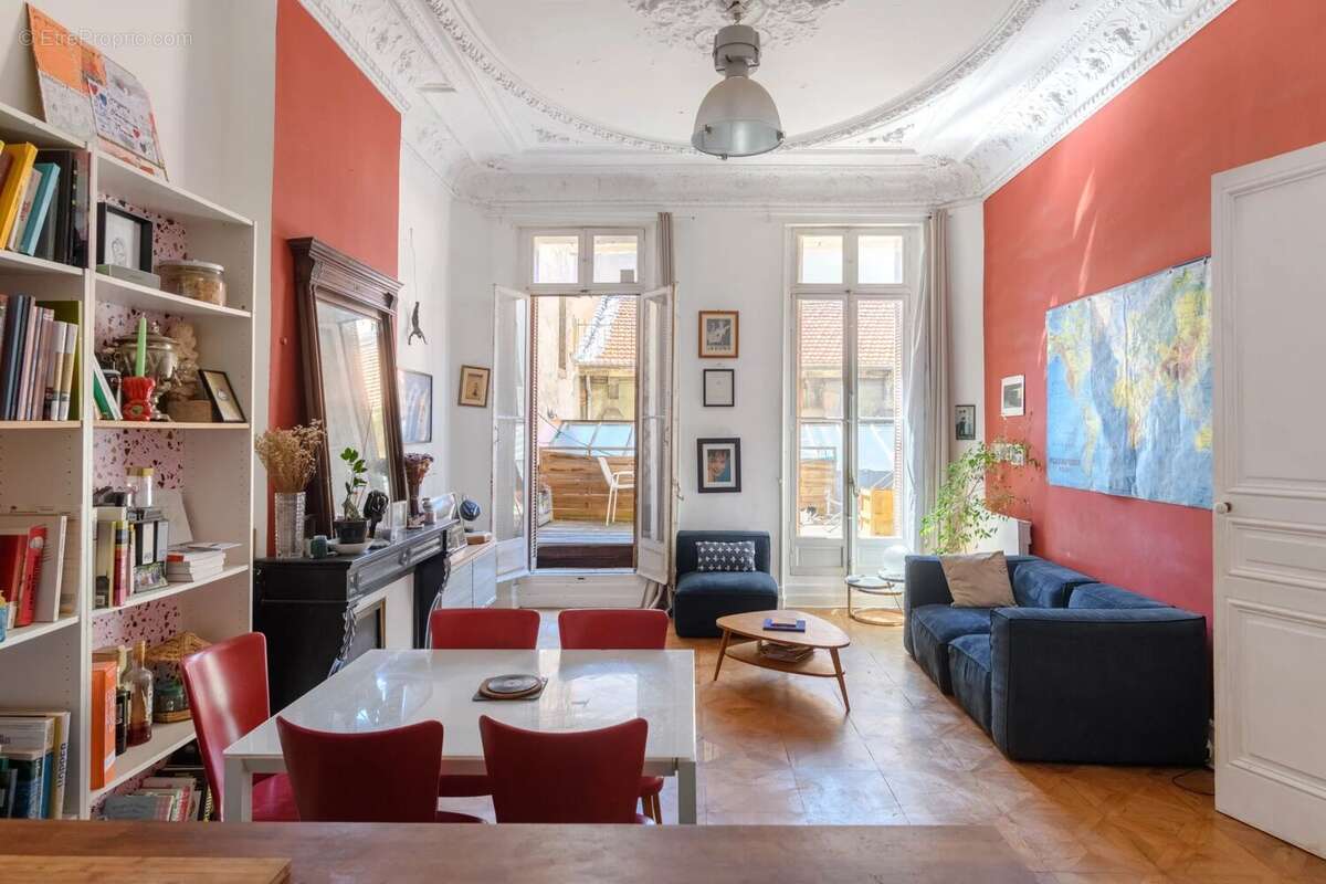 Appartement à MARSEILLE-1E