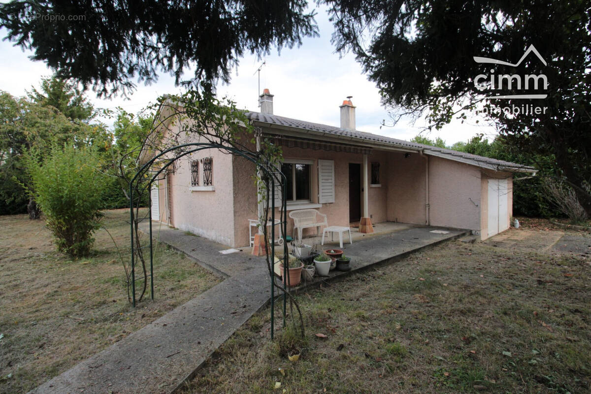 Maison à SAINT-SIMEON-DE-BRESSIEUX