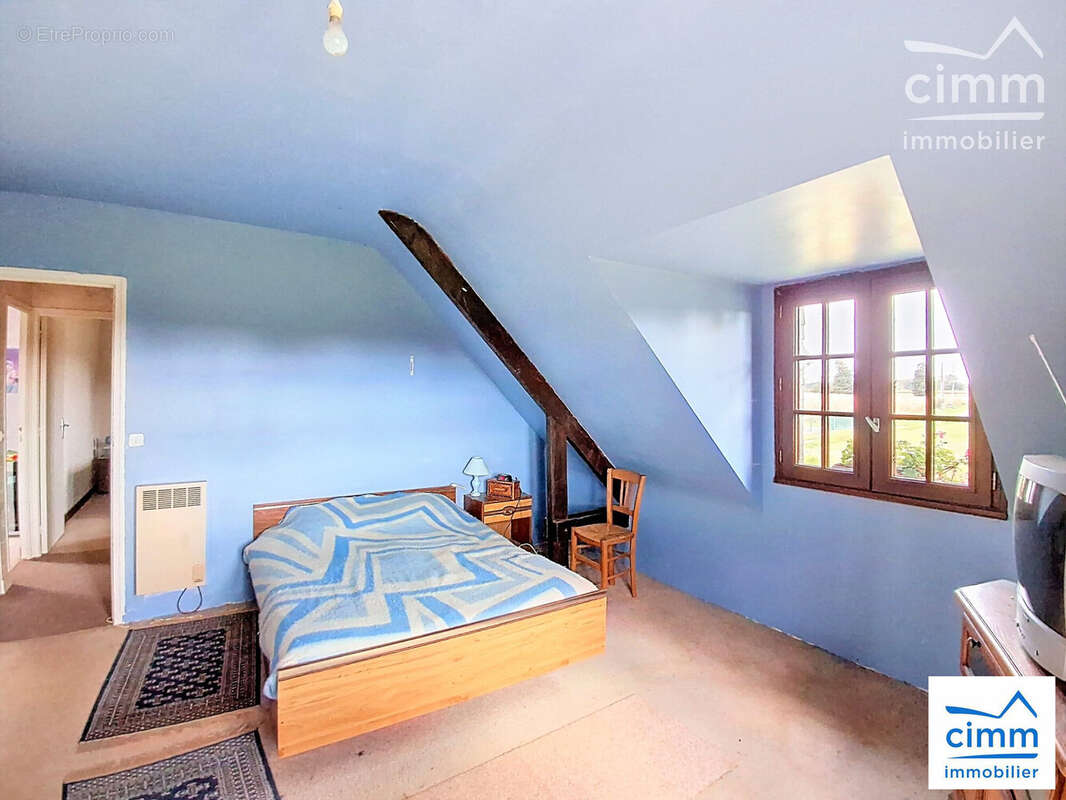 Chambre étage 14m² habitable - Maison à PLOUASNE
