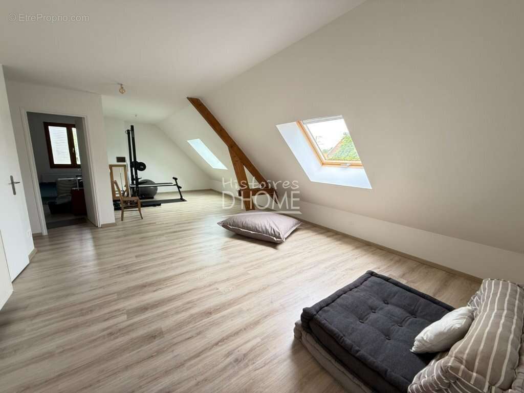 LIVERDY-EN-BRIE – Belle maison de maçon indépendante avec sous-sol total et jardin de 837 m² - photo 13