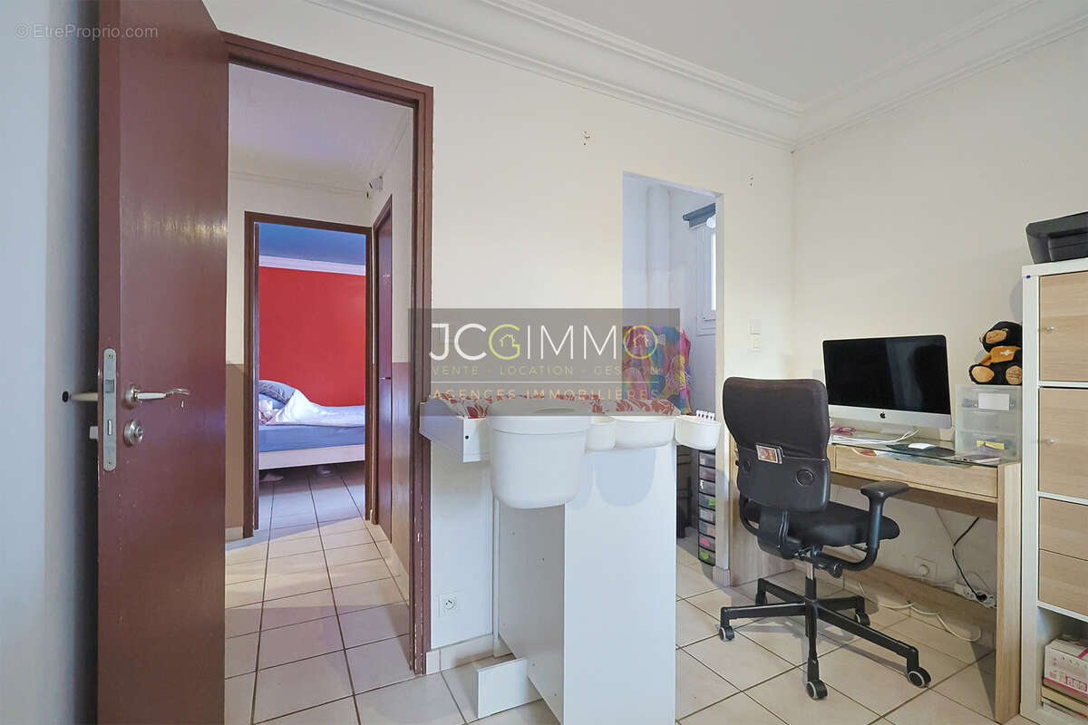 Appartement à CUERS