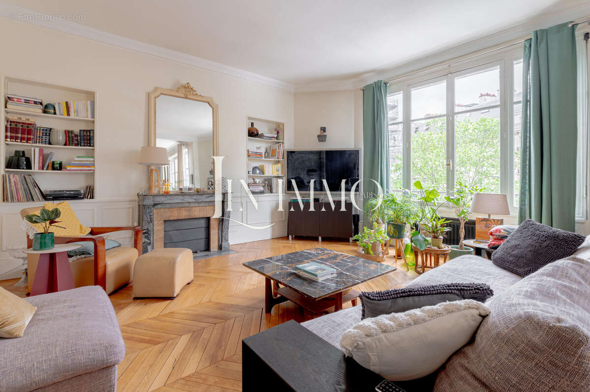 Appartement à PARIS-17E