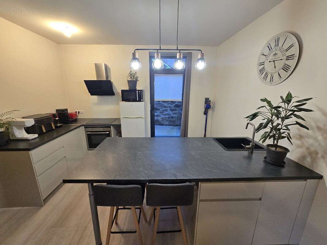 Immeuble de rapport avec 2 grands garages - Salmiech - photo 3