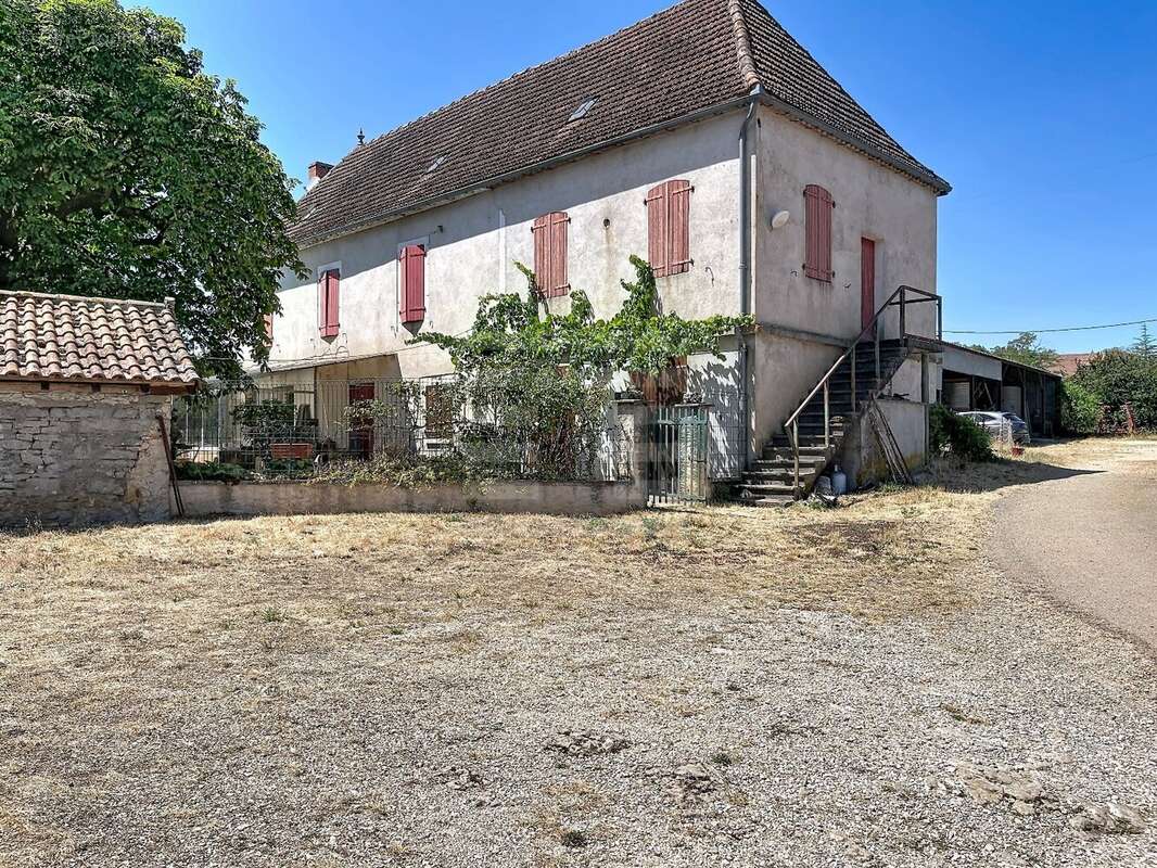 Lot (46)  Exploitation ovine sur 220 ha, avec bâtiments d'exploitation et maison d'habitation. - photo 2