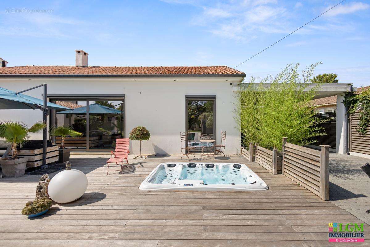 Maison à PELISSANNE