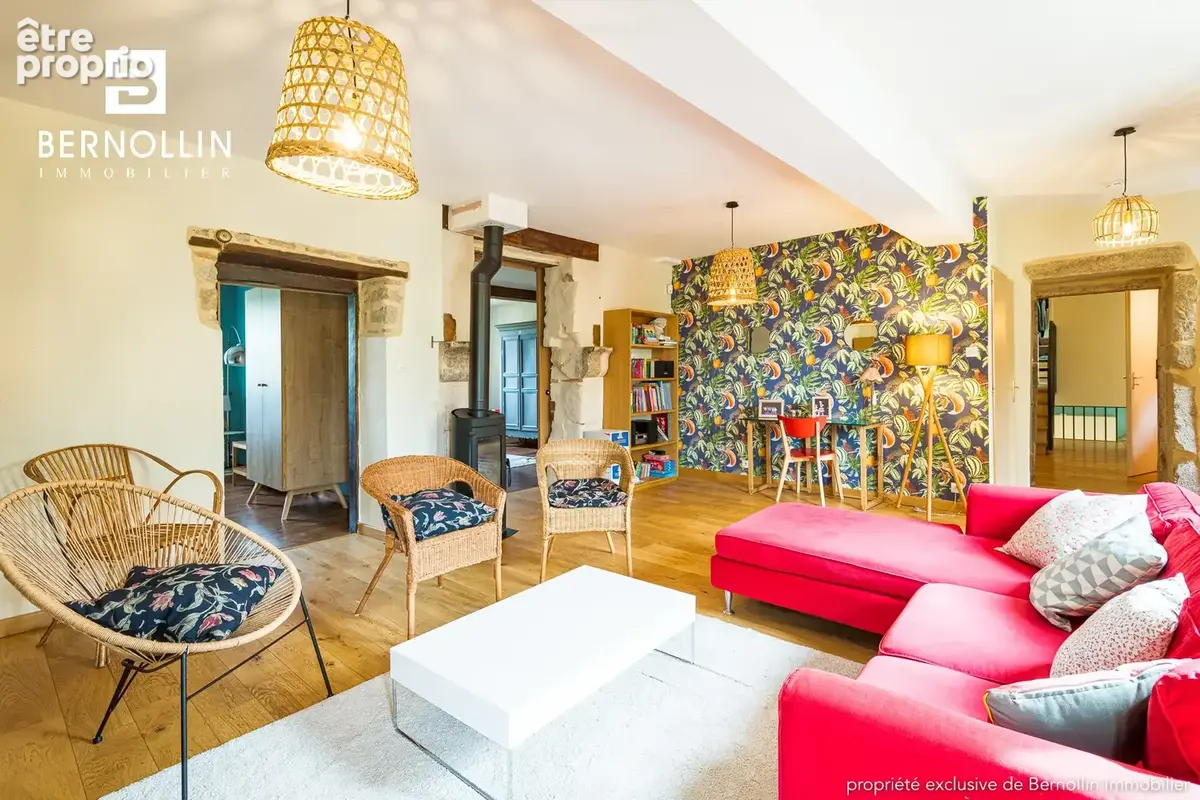 Authentique maison en pierre entièrement rénovée, 244 m2, 6 chambres, avec garage et terrain clos à Cuisiat - photo 6