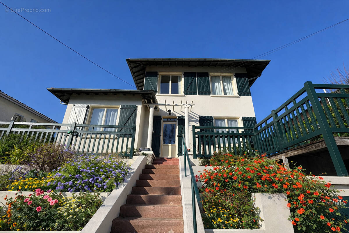 Maison et jardin fleuri - Maison à BAYONNE
