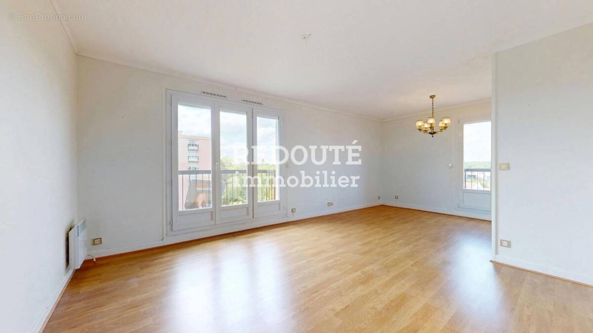 Appartement à SAINT-BRICE-COURCELLES
