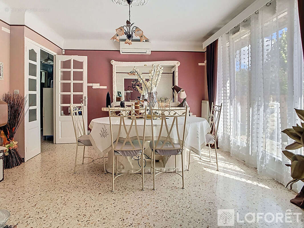 Maison à SAINT-VICTORET