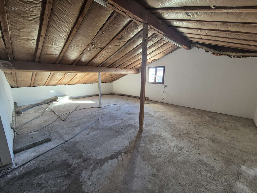 Maison à LA TOUR-DU-CRIEU