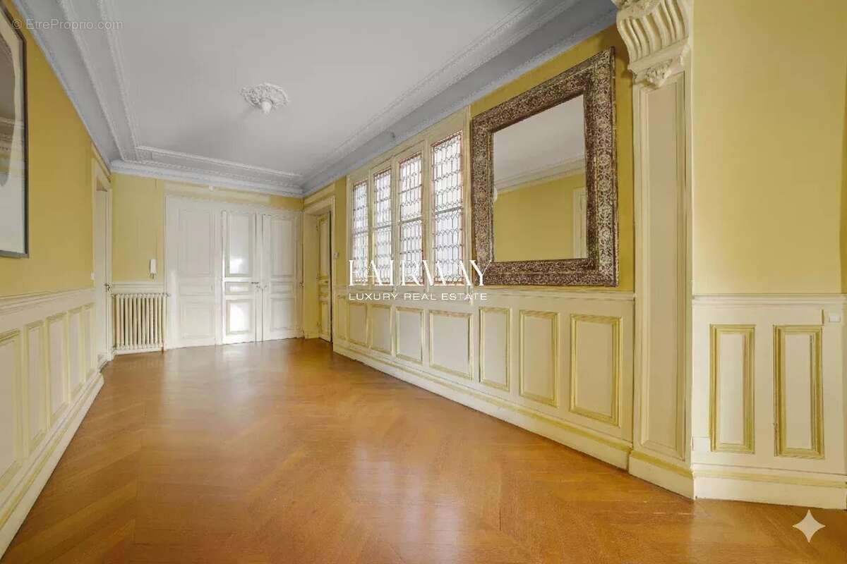 Appartement à PARIS-8E