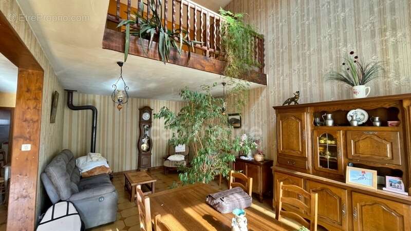 Maison à SAINT-ETIENNE-DE-CUINES