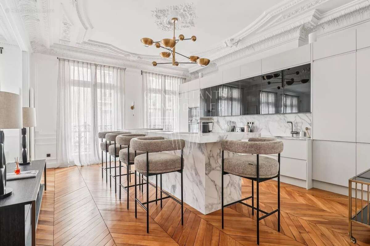 Appartement à PARIS-7E