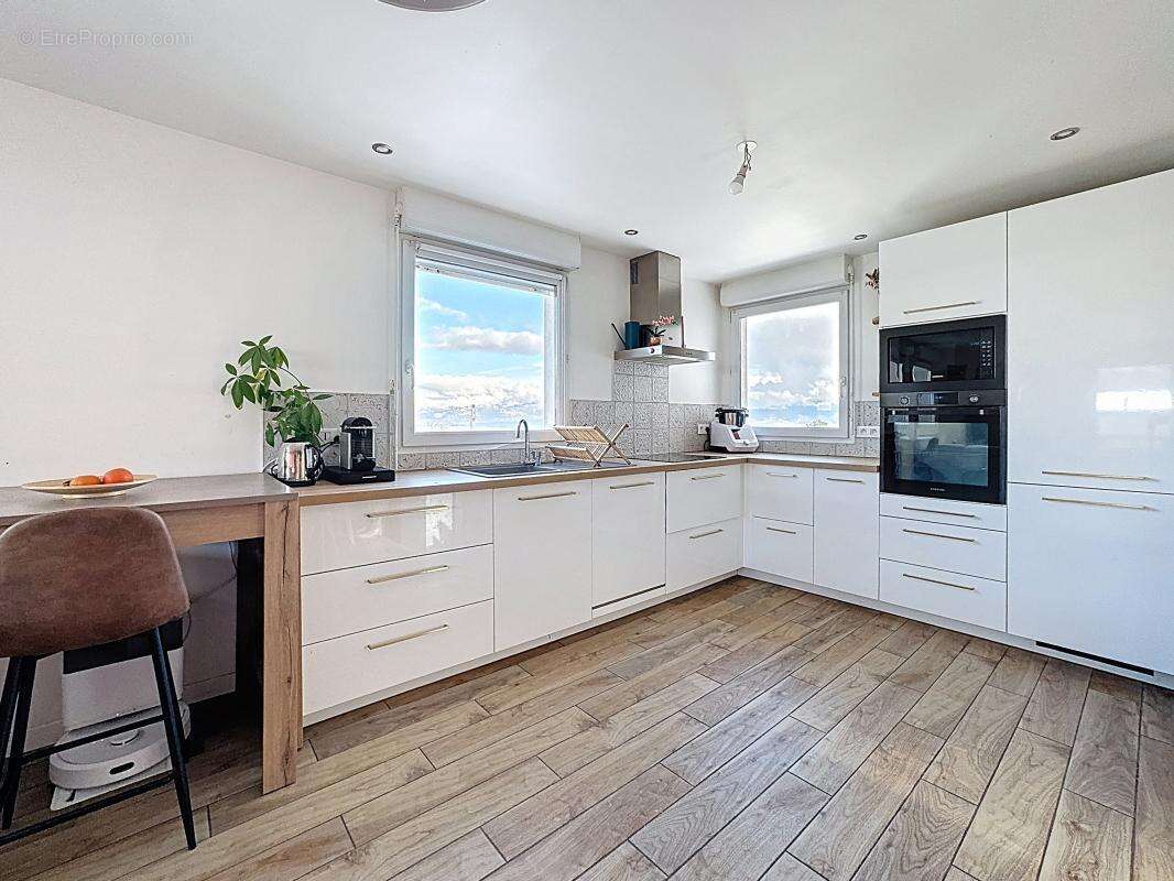 Appartement à LA ROCHE-SUR-FORON