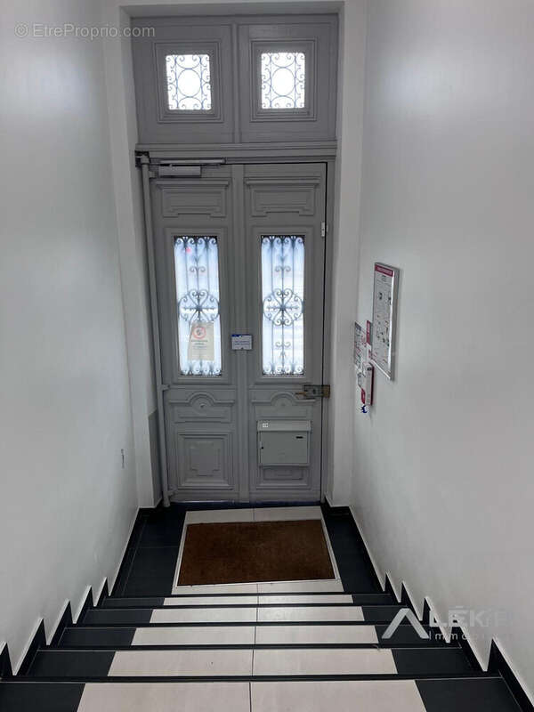 Maison 232 m² à Rueil-Malmaison  - photo 2