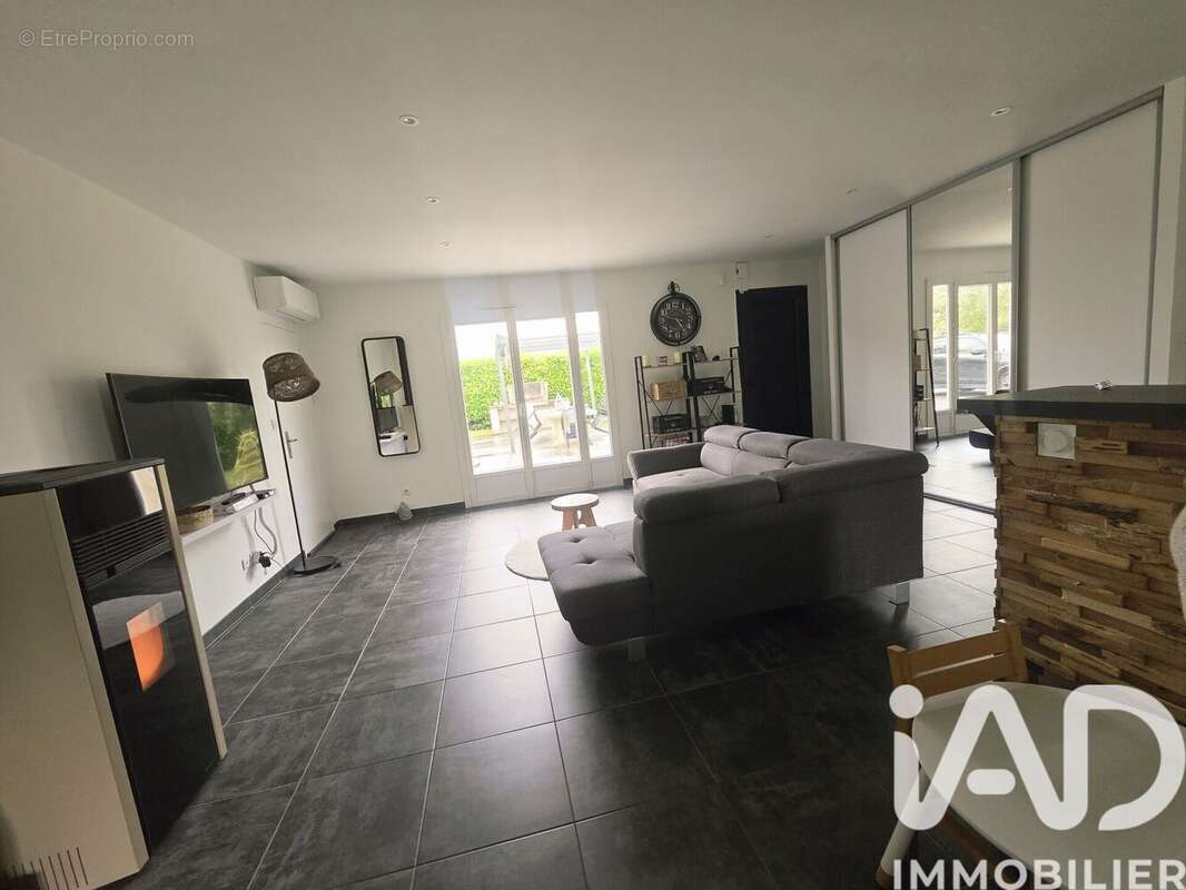 Maison 112 m² à Saint-Seurin-De-Cadourne  - photo 7