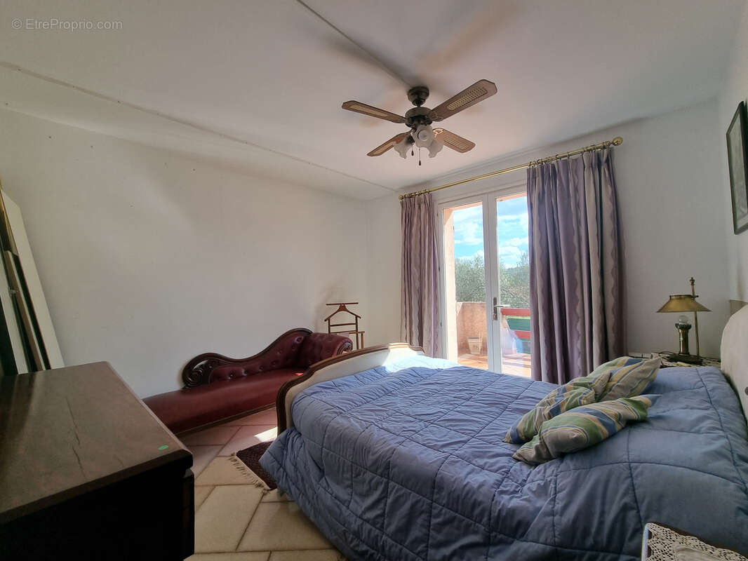 Maison à FOX-AMPHOUX