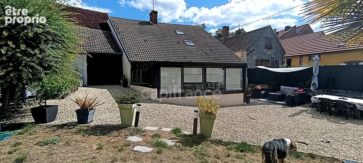 Virginie Masson – Capifrance vous propose cette maison en pierre de 92 m² pleine de charme, située à Seignelay, proche des comme - photo 2