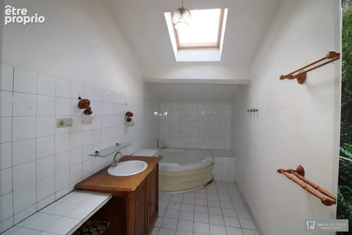 Maison 7 pièces 217 m² à vendre à Champagnolles (17240) - photo 8