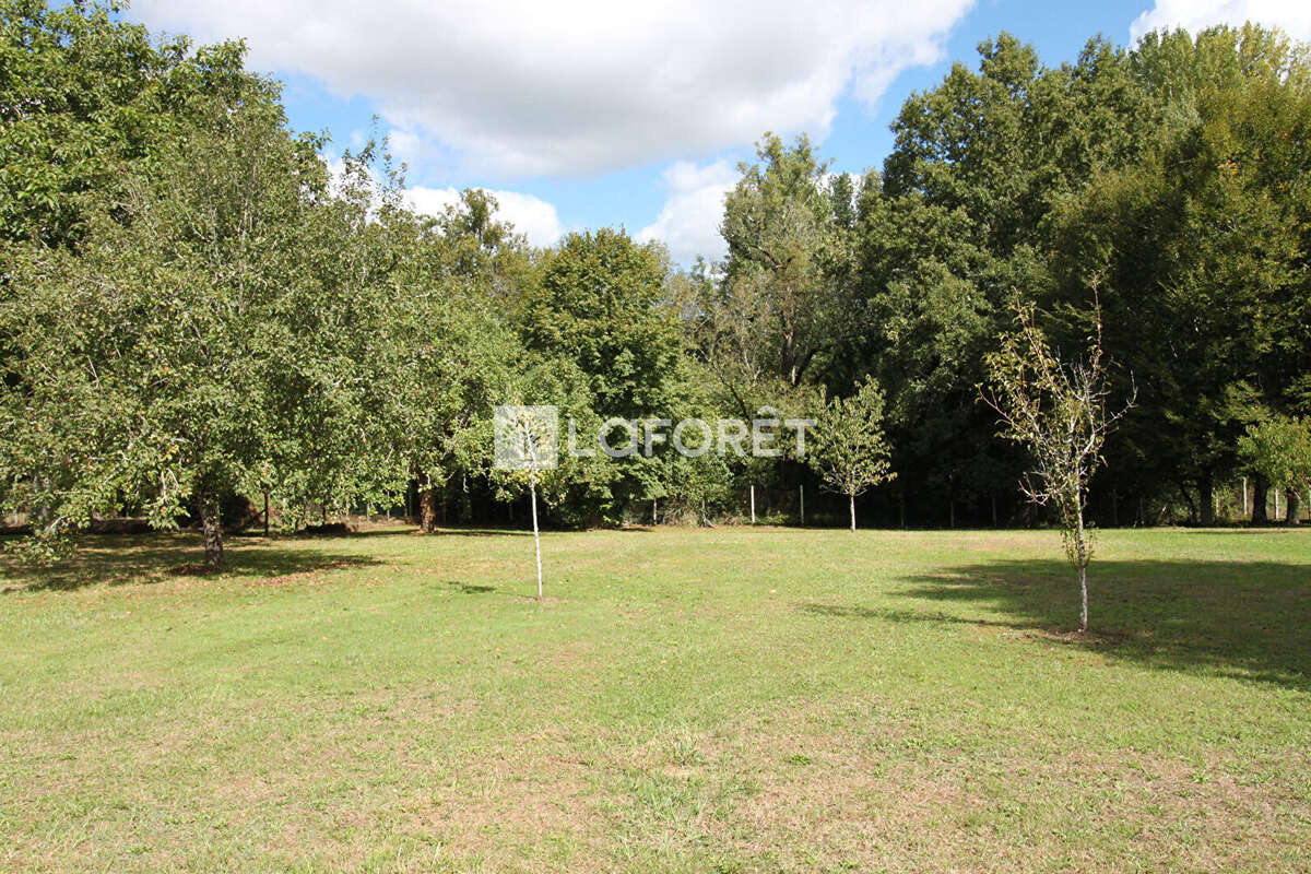 Maison à CONDAT-SUR-TRINCOU