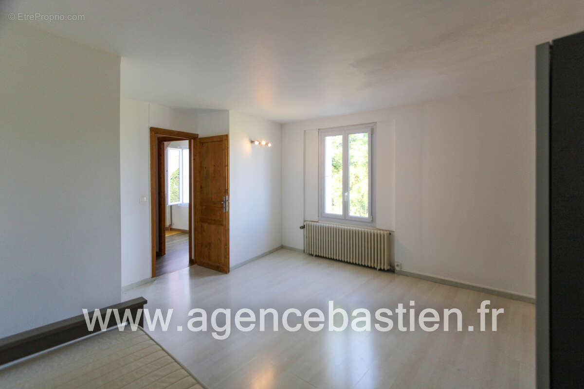 Maison à DIVONNE-LES-BAINS