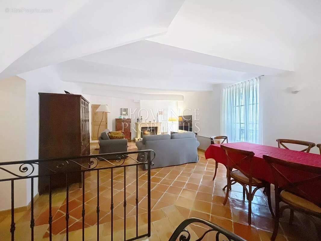 Appartement à SAINT-MAXIMIN-LA-SAINTE-BAUME