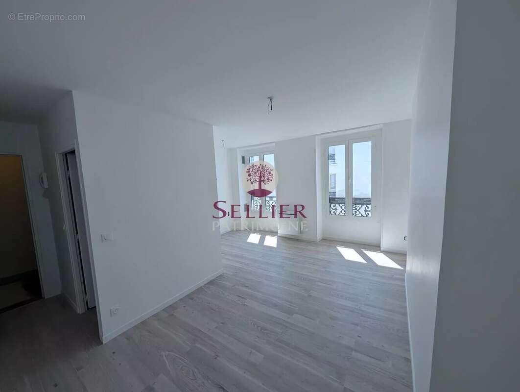 Appartement à PARIS-11E