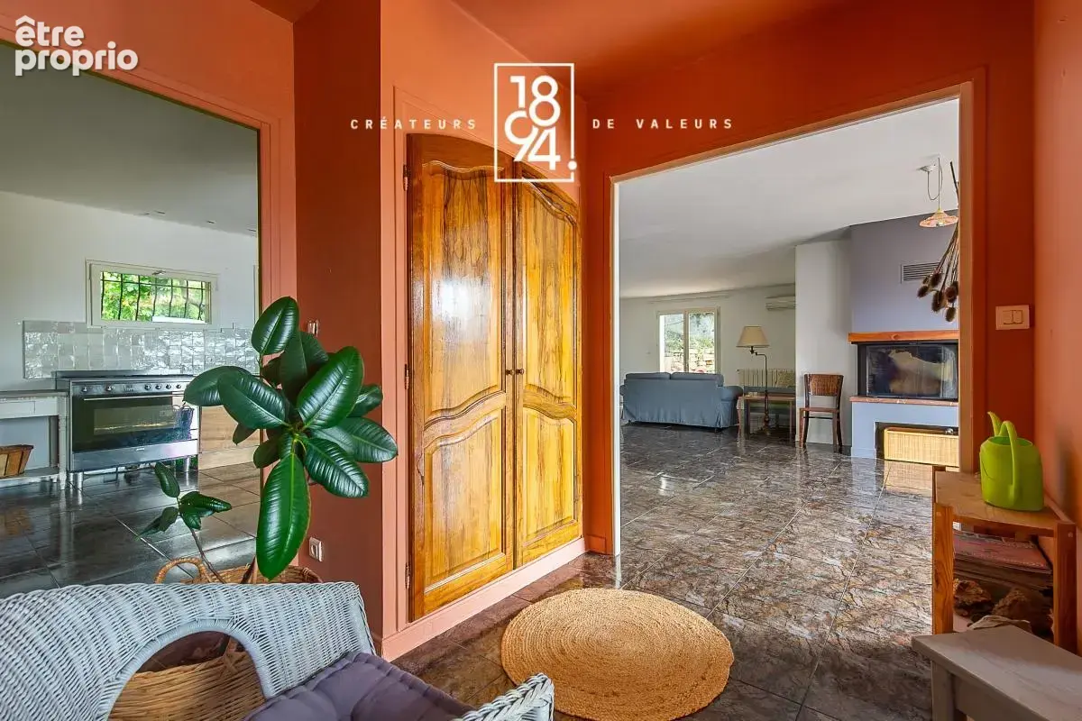 À la vente, villa familiale t5 + t3, terrain paysagé & piscine à lauris 84360 - photo 10