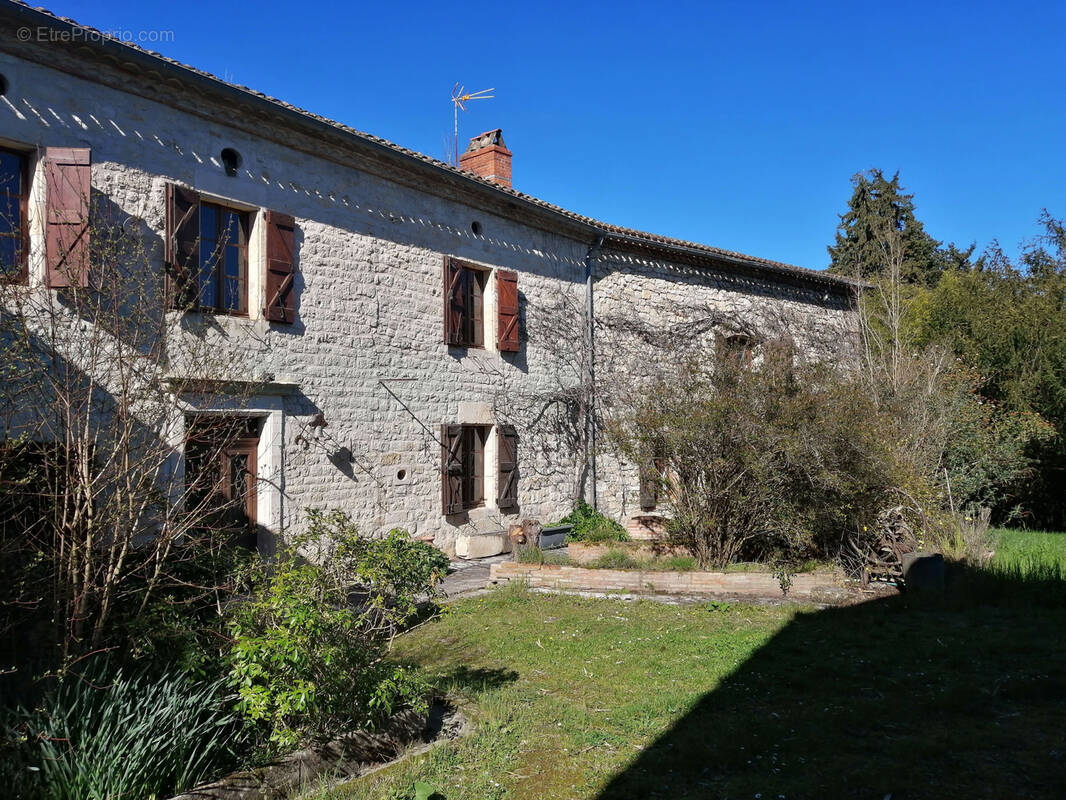 Maison à FRAUSSEILLES