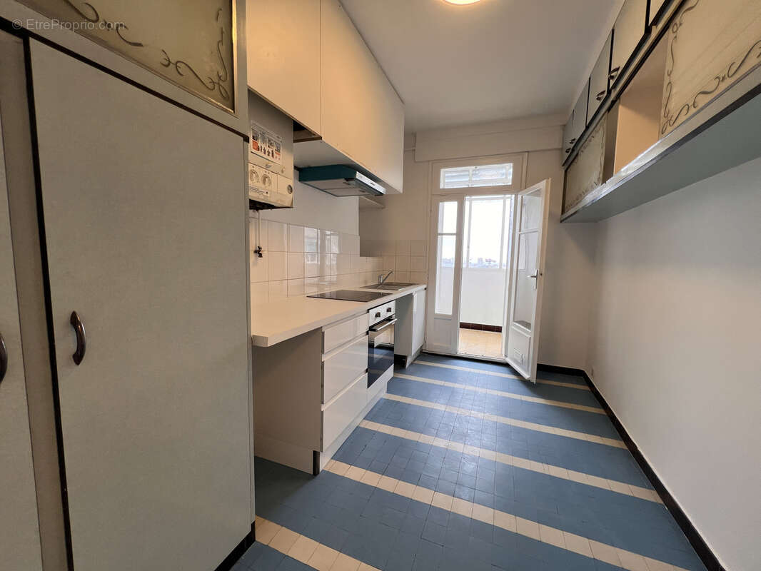 Appartement à MARSEILLE-1E
