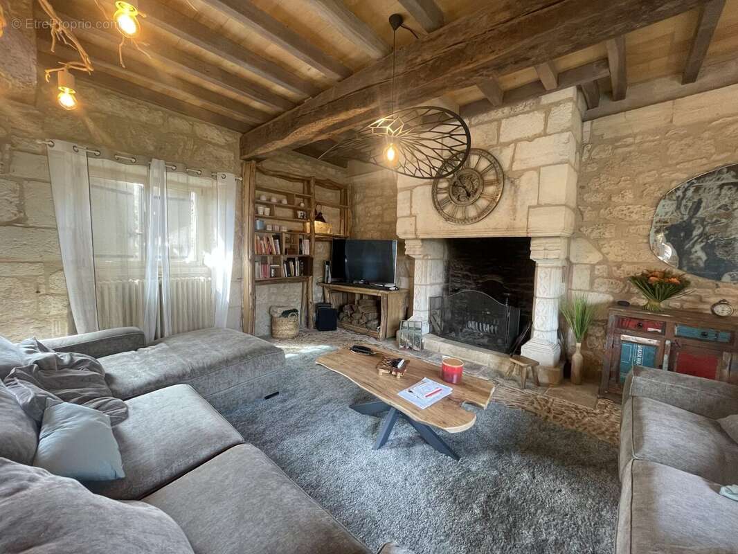 Maison à SAVIGNAC-LES-EGLISES