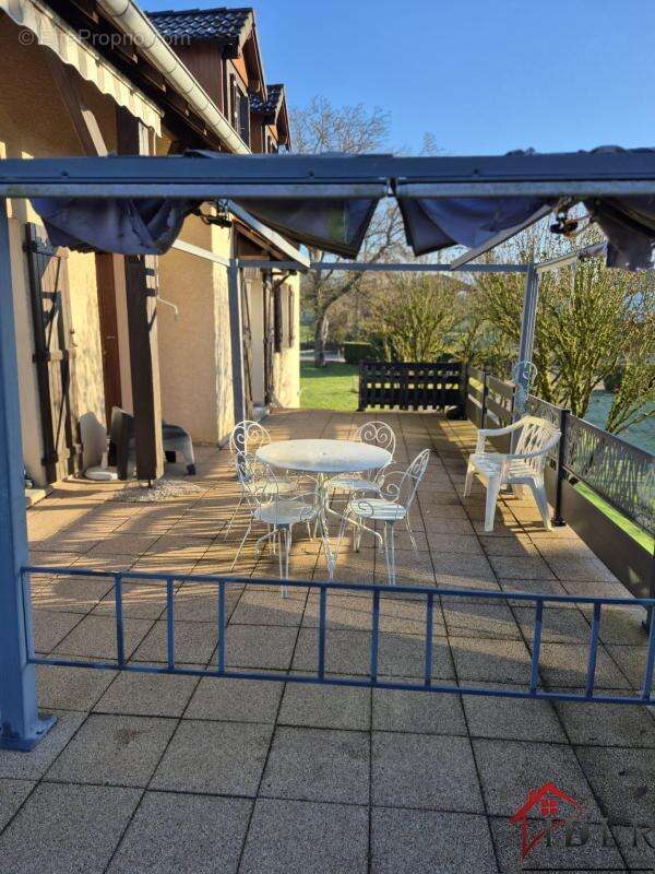 Maison à POULIGNEY-LUSANS