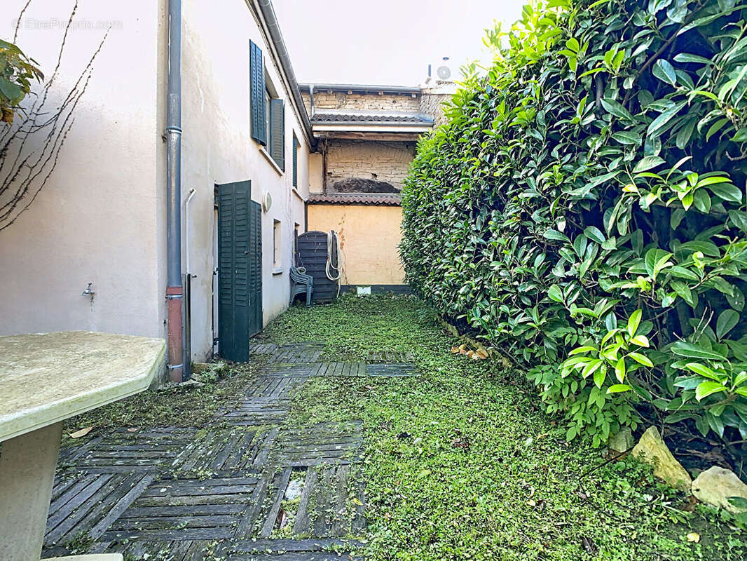 Maison à PONT-DE-VAUX