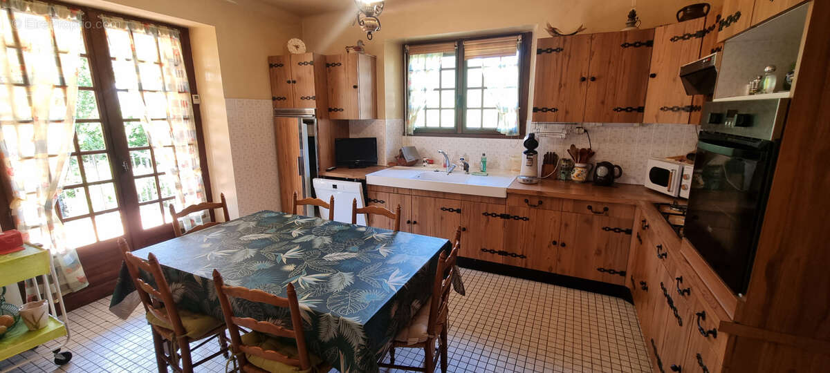 Maison à ENTRAYGUES-SUR-TRUYERE