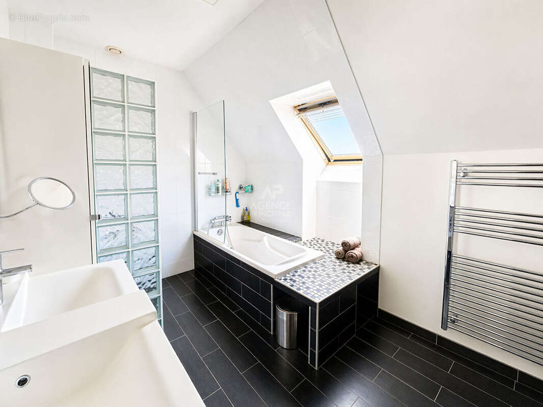 Maison à VERNEUIL-SUR-SEINE