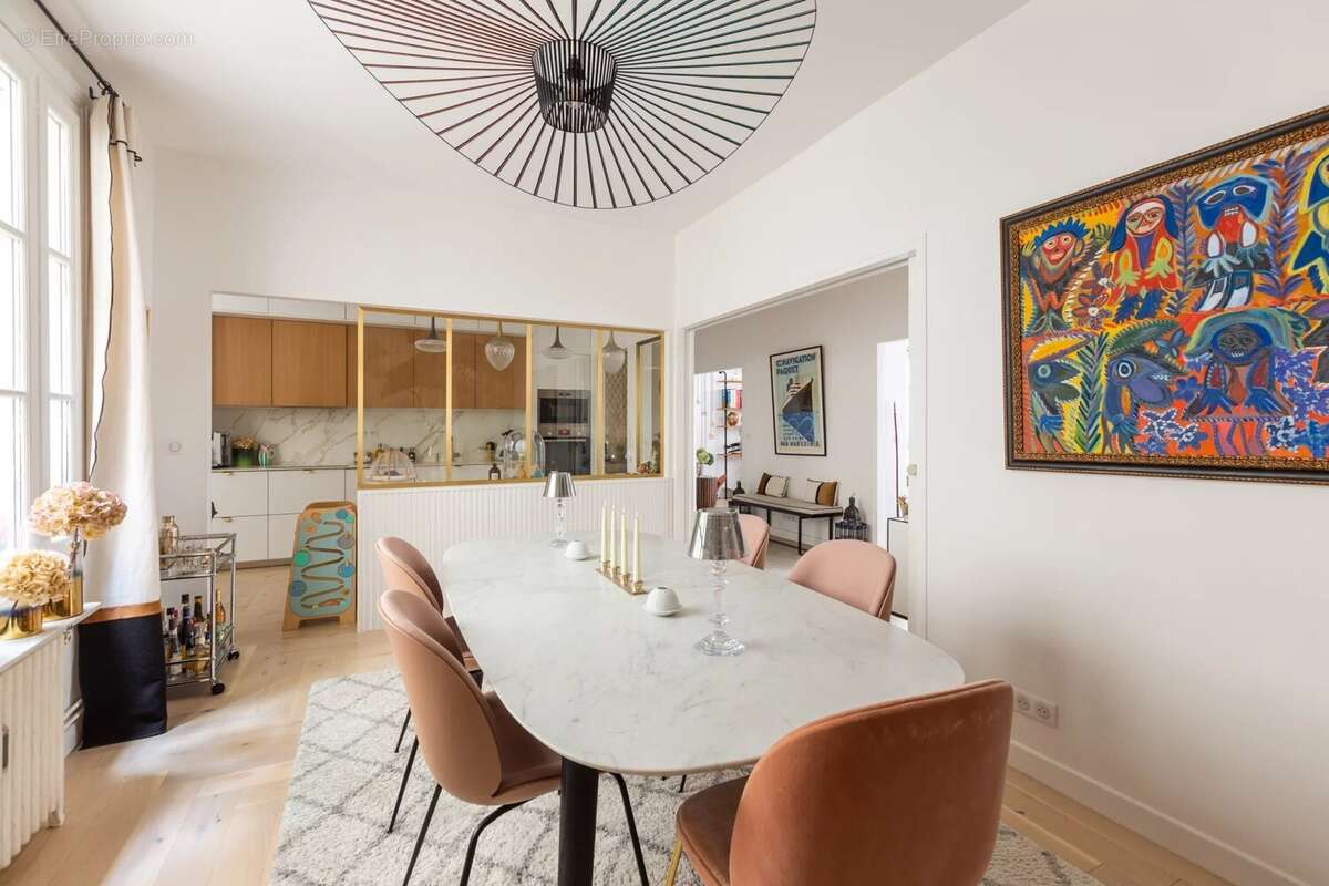 Appartement à PARIS-16E