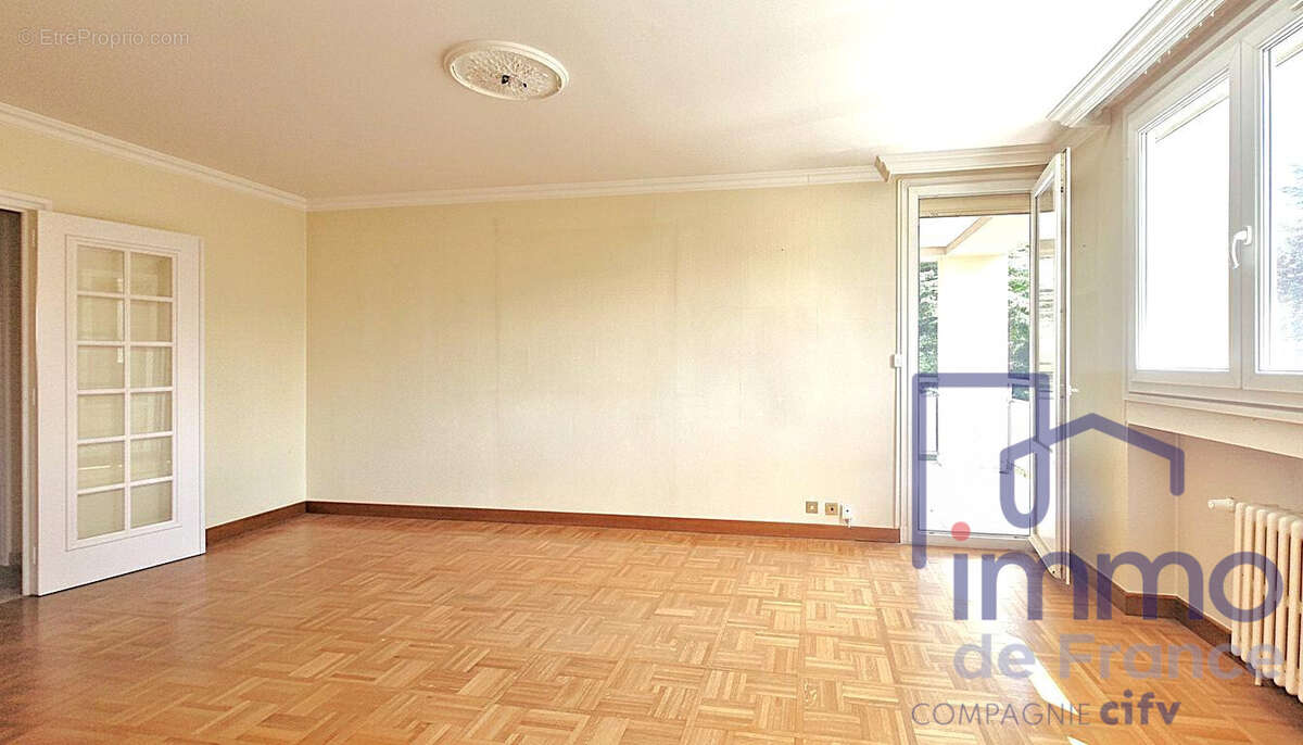 Appartement 81 m² à Saint-Etienne  - photo 4