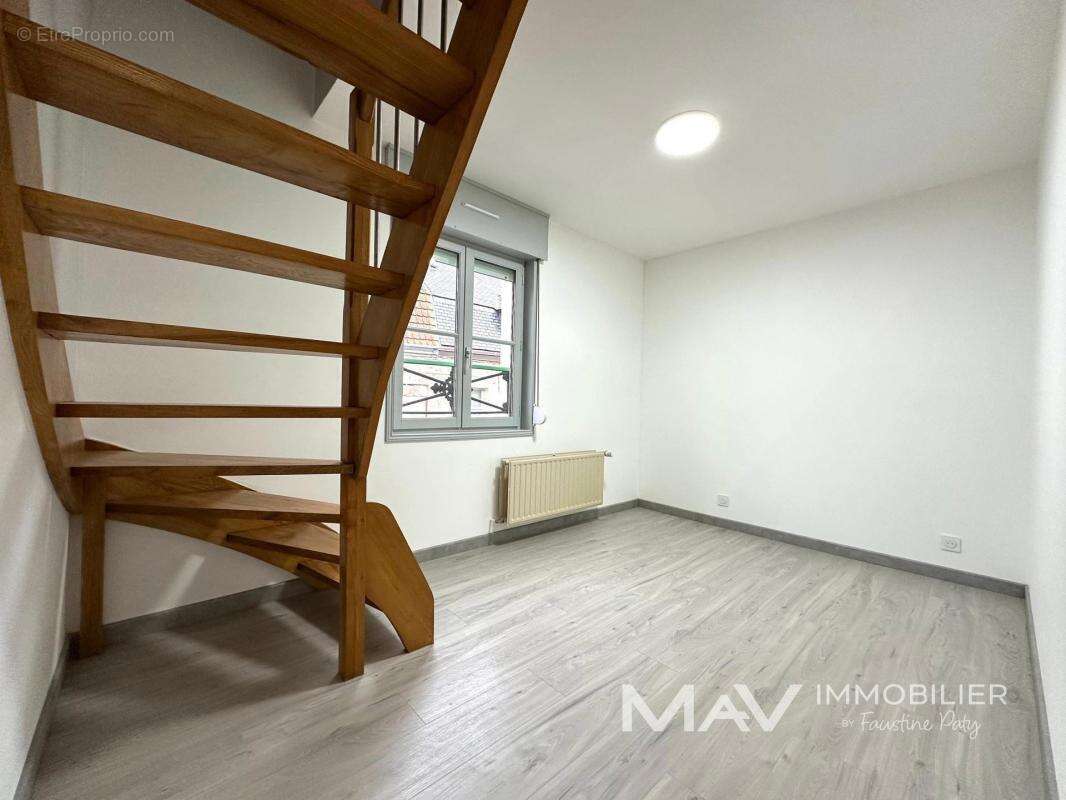 Saint-omer - appartement en triplex renove de 76,60m² - photo 7