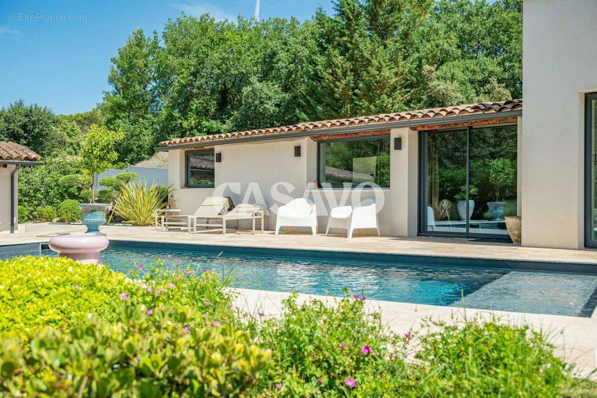 Vente Maison 5 pièces de 180m² - 13760 Saint-Cannat - photo 23